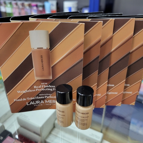Kem nền Laura Mercier Real Flawless Weightless Perfecting mini 4ml