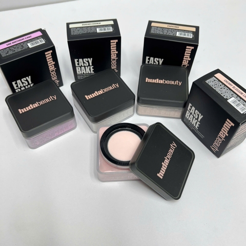 Phấn phủ dạng bột Huda Beauty Easy Bake Easy Bake Loose Baking & Setting Powder 20g