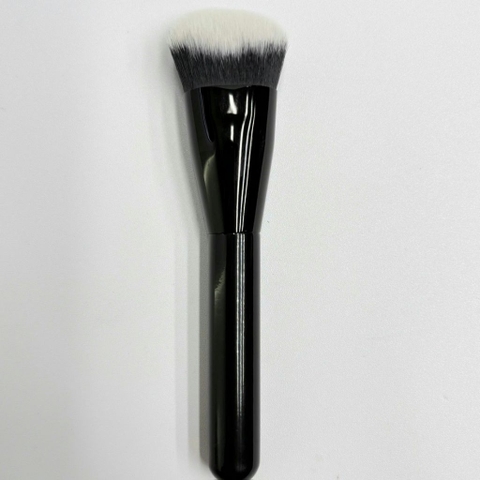 Cọ đa năng tán nền đầu vát Amora Slanted Foundation Brush F02
