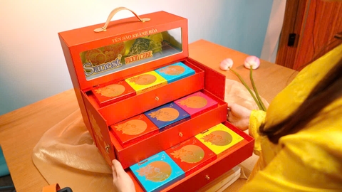 Hộp quà tặng cao cấp 09 Bánh Trung Thu Yến Sào Khánh Hòa Sanest Mooncake 2025 - 90g/Bánh