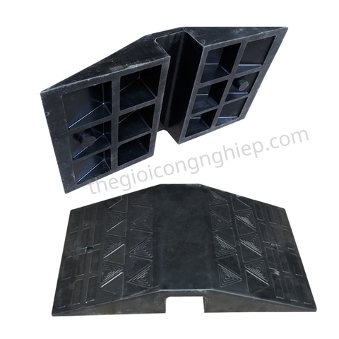 Dốc Bục Lên Xuống Xe Hơi Bằng Nhựa Đệm Cao Su Tam Giác