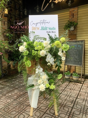 Kệ hoa chúc mừng tông xanh lá & trắng