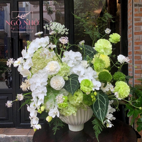 Bình hoa tông xanh lá vs trắng