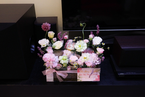 Khay Bánh Ngọt & Hoa Tươi (The 350F) | Quà Tặng Tinh Tế Từ Ngõ Nhỏ