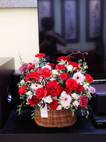 Giỏ Hoa Tone Đỏ Salix 930