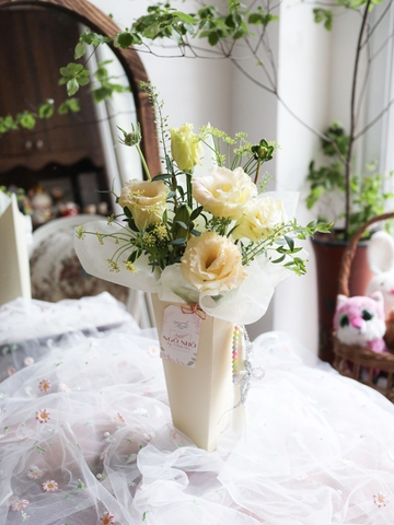 Cúp Hoa Tươi Mini Theo Tone Màu