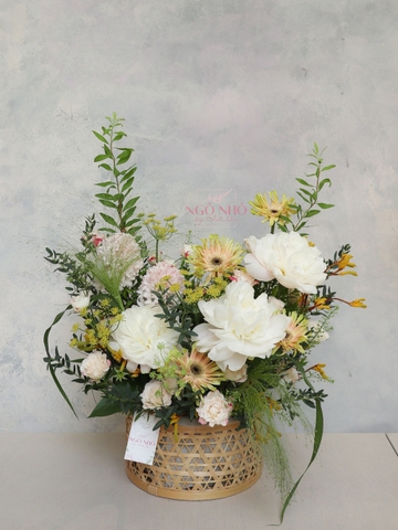 Giỏ Mây Cắm Hoa Peony Nhật & Dạ Lan Hương Hà Lan Phối Các Hoa Nhập Khẩu