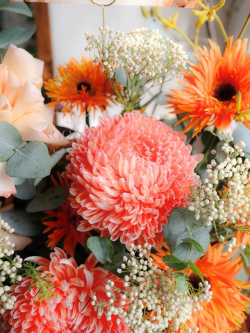 Giỏ Hoa Cúc Mẫu Đơn & Hồng Ecuador Tone Cam 029