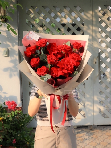 Bó hoa Tone Đỏ 010