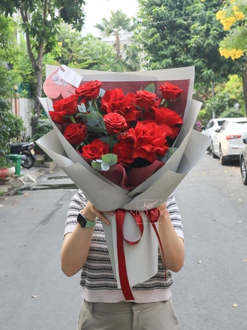 Bó hoa Tone Đỏ 010