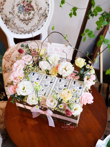 Khay Bánh Ngọt & Hoa Tươi (The 350F) | Quà Tặng Tinh Tế Từ Ngõ Nhỏ