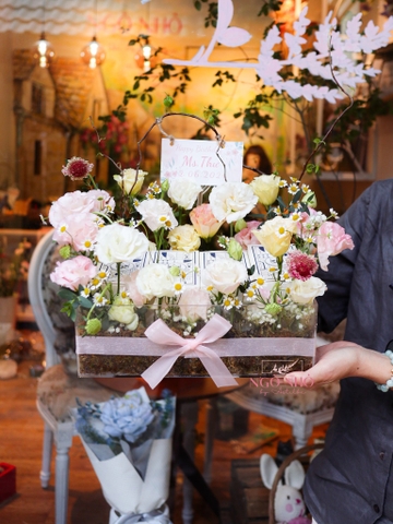 Khay Bánh Ngọt & Hoa Tươi (The 350F) | Quà Tặng Tinh Tế Từ Ngõ Nhỏ