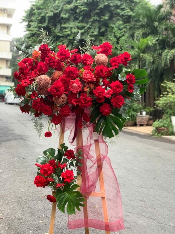 Kệ chúc mừng tone đỏ Cúc Mẫu Đơn phối Hồng Ohara & Hồng Ecuador