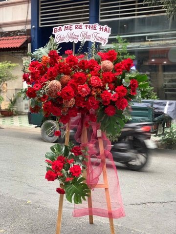 Kệ chúc mừng tone đỏ Cúc Mẫu Đơn phối Hồng Ohara & Hồng Ecuador