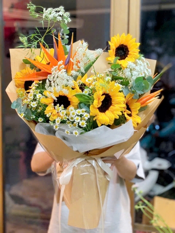 Bó hoa hướng dương mix thiên điểu, cúc tana, carrot