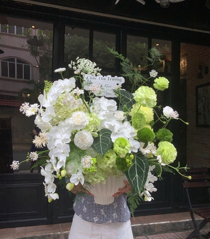 Bình hoa tông xanh lá vs trắng