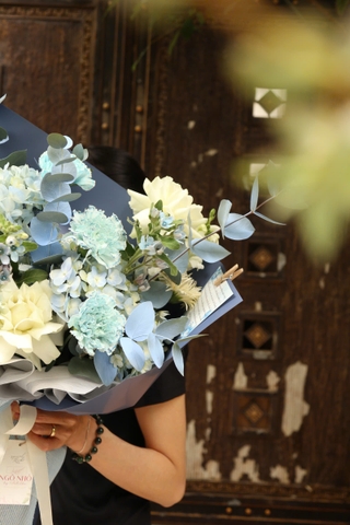 Bó hoa tông xanh dương