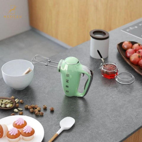 Máy đánh trứng trộn bột cầm tay Smeg HMF01PGEU