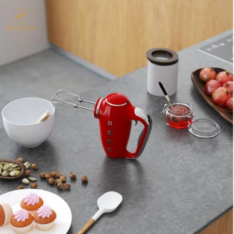 Máy đánh trứng trộn bột cầm tay Smeg HMF01RDEU