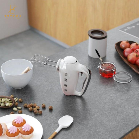 Máy đánh trứng trộn bột cầm tay Smeg HMF01WHEU