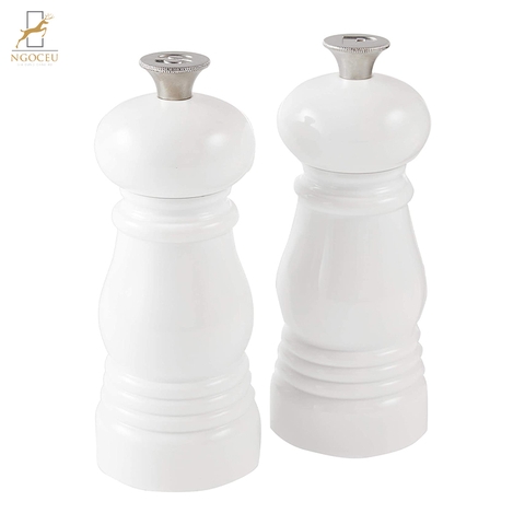 Le Creuset – Set 2 lọ xay muối và hạt tiêu 12.5cm – Màu Kem