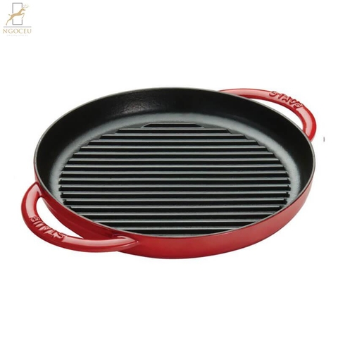 Staub chảo gang nướng 2 tay cầm 26cm – Màu đỏ Cherry