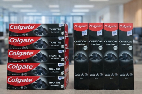 KEM ĐÁNH RĂNG COLGATE THAN TRE SẠCH THUẦN KHIẾT 180 G x 48 ỐNG