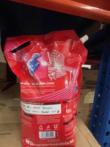 NƯỚC GIẶT OMO MATIC CỬA TRÊN SẠCH SÂU VƯỢT TRỘI 4.1KG x 4 TÚI (ĐỎ)