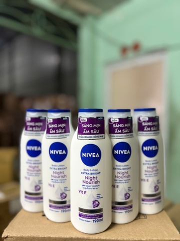 98925 SỮA DƯỠNG THỂ DƯỠNG TRẮNG DA BAN ĐÊM 190ML ( TÍM ) x 24 CHAI