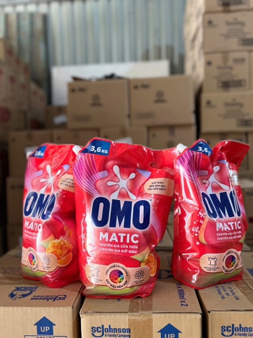 NƯỚC GIẶT OMO MATIC CỬA TRÊN CHUYÊN GIA GIỮ MÀU 3.6KG x 4 TÚI