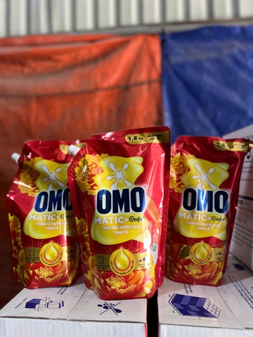 NƯỚC GIẶT OMO MATIC + COMFORT CỬA TRÊN TINH DẦU NƯỚC HOA TINH TẾ 1.8KG X 4 TÚI