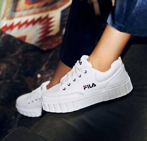 Giày nữ Fila SandBlast Row