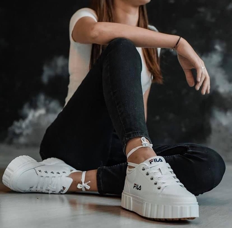 Giày nữ Fila SandBlast Row