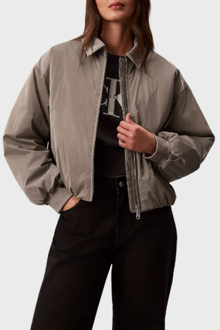 Áo khoác trần bông nữ Calvin dáng crop(logo)