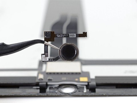 Thay cáp Home iPad Pro 12.9 inch Gen 2