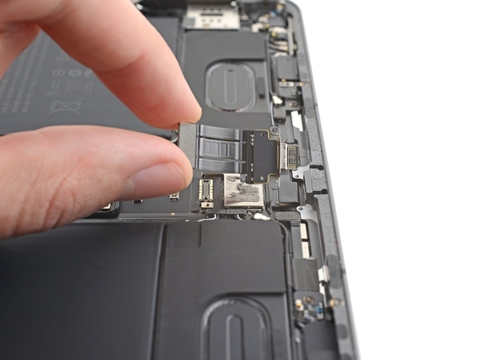 Thay jack cắm tai nghe iPad