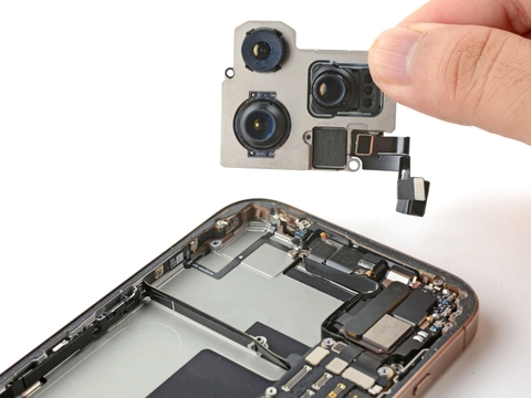 Thay camera sau iPhone 16 Pro