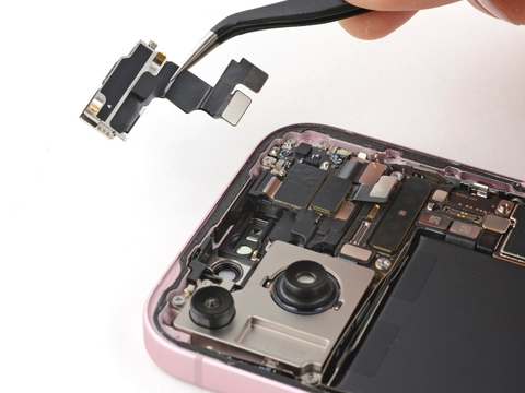 Thay Camera trước iPhone 15 Plus