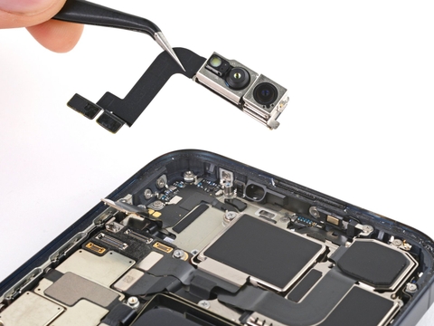 Thay camera trước iPhone 15 Pro Max