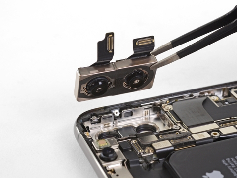 Thay camera sau iPhone XS