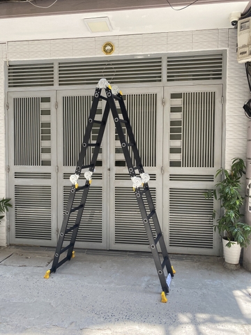 Thang nhôm NiNDA ND-404B gấp chữ M đen, cao 4m7