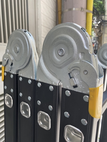 Thang nhôm NiNDA ND-404B gấp chữ M đen, cao 4m7