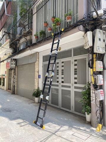 Thang nhôm NiNDA ND-403B gấp chữ M đen, cao 3m7