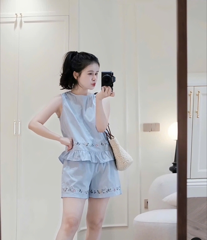 SET1021-Set áo sát nách xanh thêu phối quần short