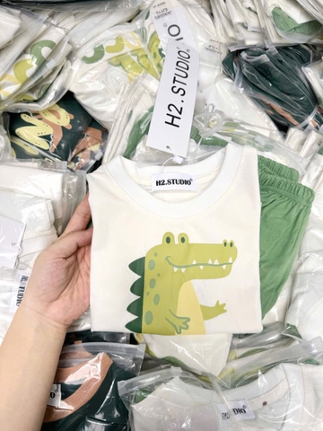 BT322- Bộ Rocco trắng  mix quần cua xanh Lá bé trai