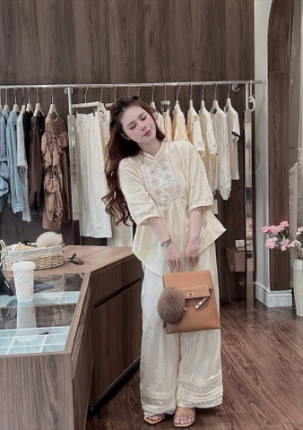 SET966- Bộ đũi lụa màu be thêu trước tay lỡ quần suông