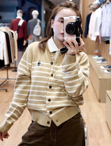 A422-Aó len cadigan kẻ ngang thêu gấu 2 màu tím nâu