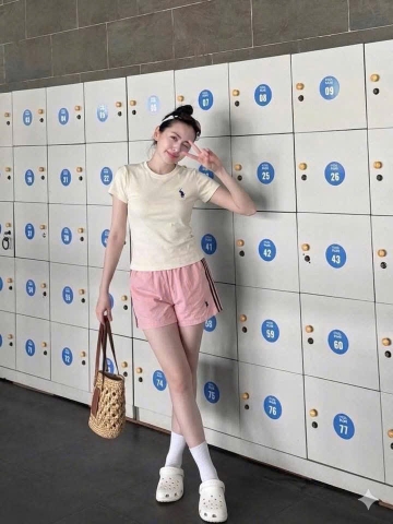 Set929- Set áo cộc trơn cổ tròn mix quần short gió thêu