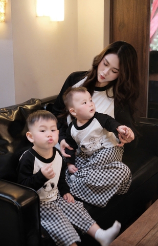 SET771- Bộ mặc nhà gia đình  áo thun quần kẻ suông dài đen trắng