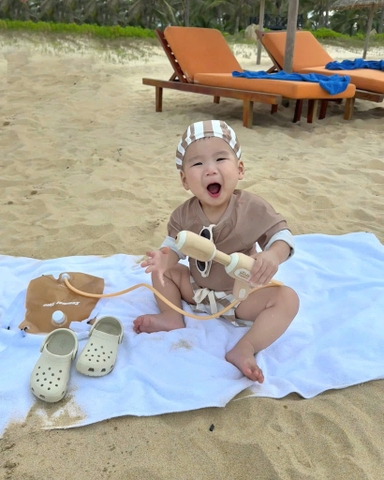 BT335- Bộ bơi bé trai kèm mũ kẻ màu nâu